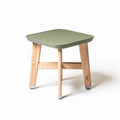 Mesa de apoio quadrada verde com estrutura de madeira 50 x 50 x 45cm
